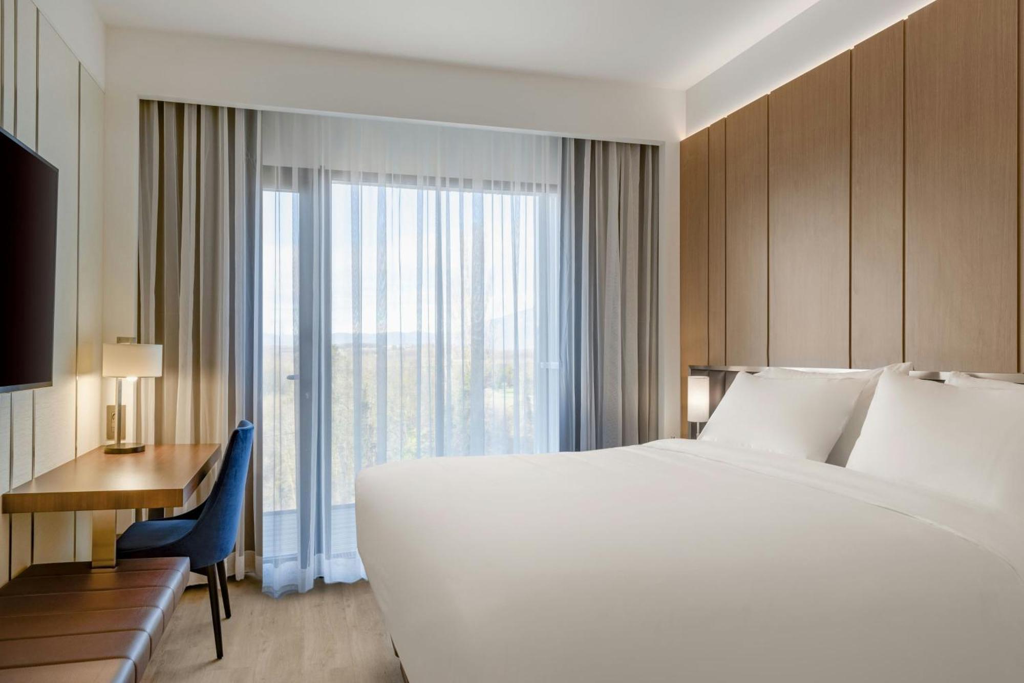 Ac Hotel By Marriott Saint-Julien-En-Genevois Eksteriør billede